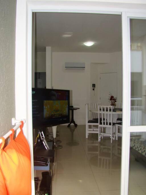 Deixe A Energia Fluir E Contaminar Suas Ferias. Apartment *